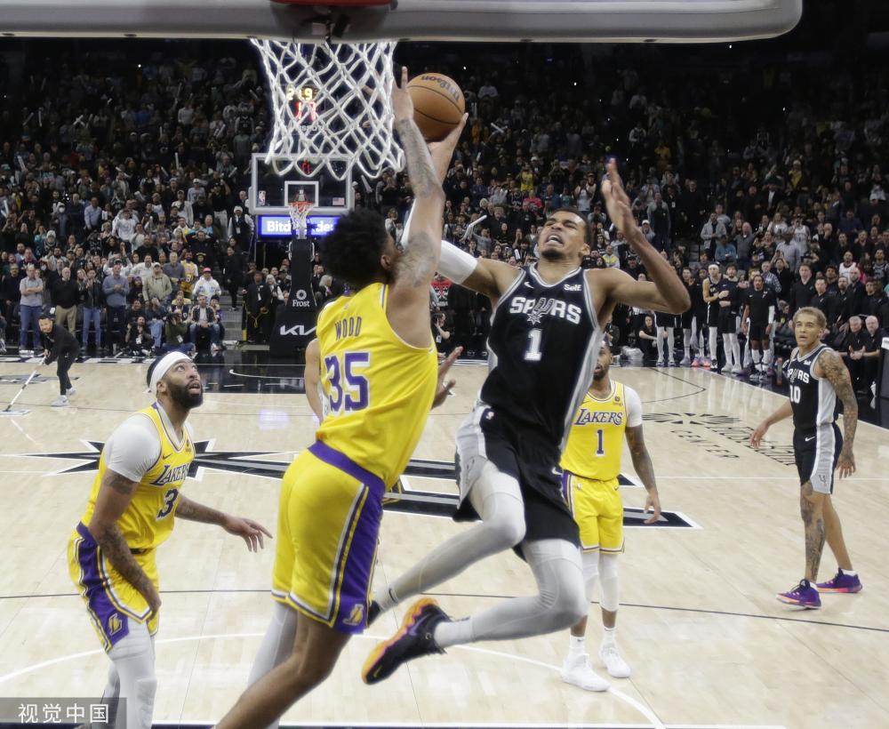 密的防守下 密的防守下